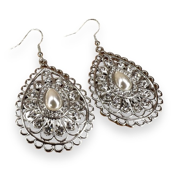 SILVER PEARL DANGLE EARRINGS RETRO EVENT PROM FORMAL - Picture 1 of 8